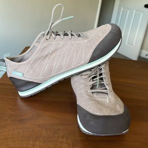 Altra Womens Wahweap Athletic Shoes brown ALW1963P024 Running Hiking Hemp 10